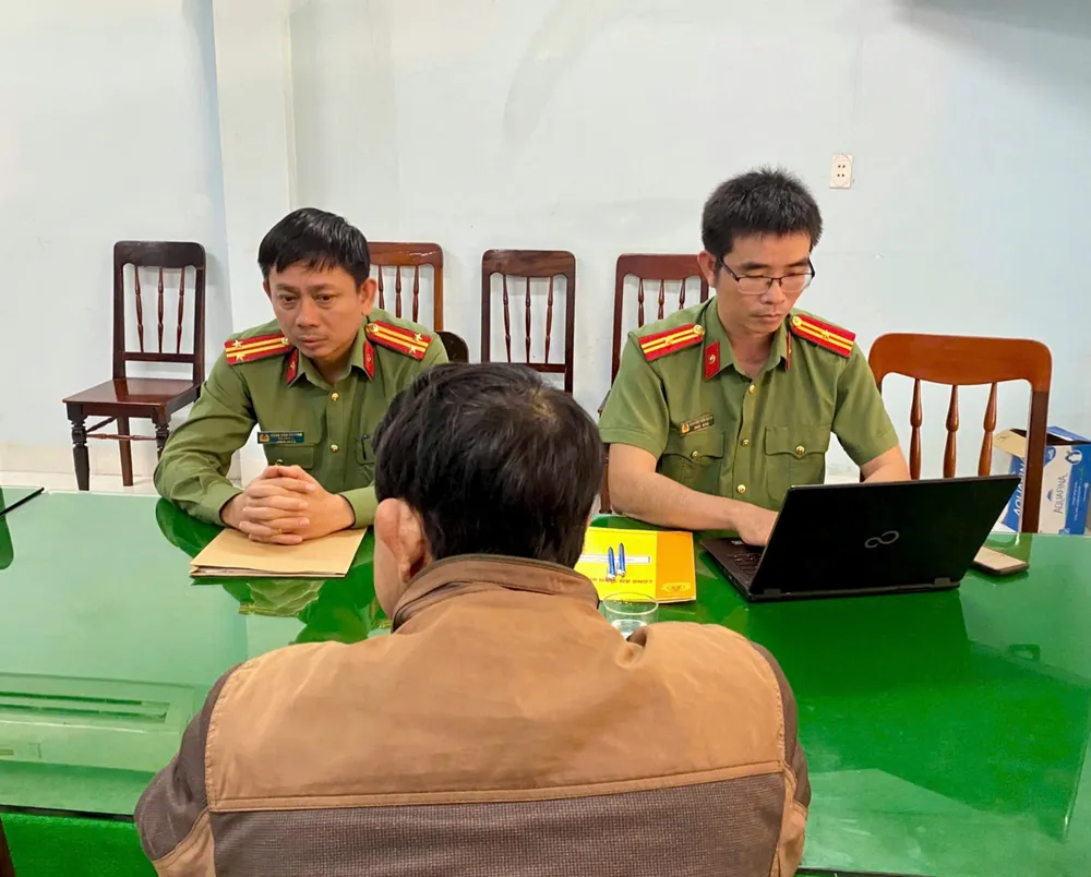 H.N tại cơ quan công an.jpg