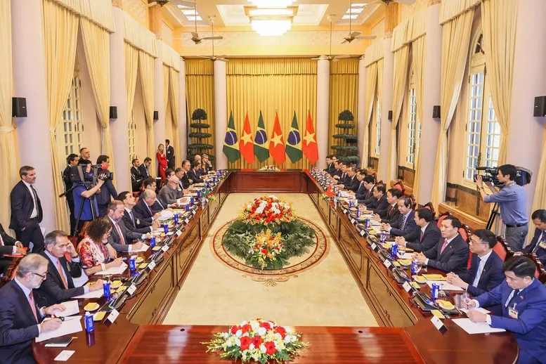 Chủ tịch nước Lương Cường và Tổng thống Luiz Inácio Lula da Silva dẫn đầu Đoàn cấp cao hai nước tiến hành hội đàm - Ảnh: VGP/Nhật Bắc