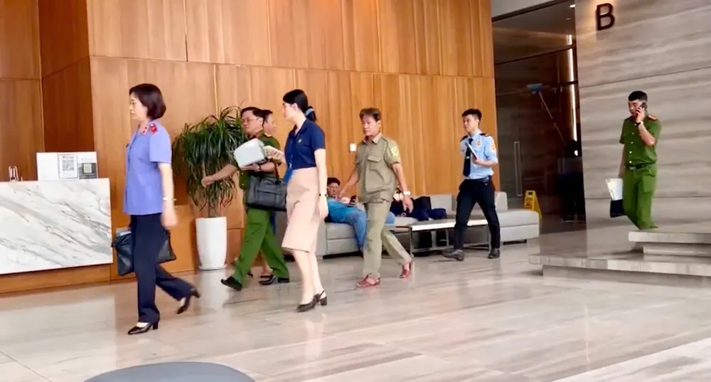 Khám xét nơi ở của Nguyễn Thúc Thùy Tiên