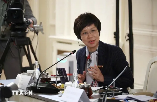 Tổng Giám đốc TTXVN Vũ Việt Trang đặt câu hỏi phỏng vấn Tổng thống Liên bang Nga Vladimir Putin. (Ảnh: Quang Vinh/TTXVN)