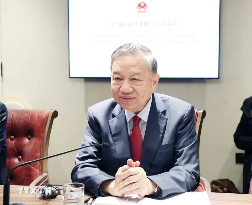 Tổng Bí thư Tô Lâm dự tọa đàm với các chuyên gia công nghệ của Anh và thế giới về AI và Chip bán dẫn. (Ảnh: Thống Nhất/TTXVN)