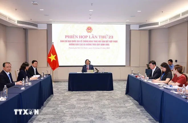 Thủ tướng Phạm Minh Chính chủ trì phiên họp thứ 23 của Ban Chỉ đạo quốc gia về phòng, chống khai thác hải sản bất hợp pháp, không báo cáo, không theo quy định (IUU) từ điểm cầu Thành phố Hồ Chí Minh. (Ảnh: Dương Giang/TTXVN)