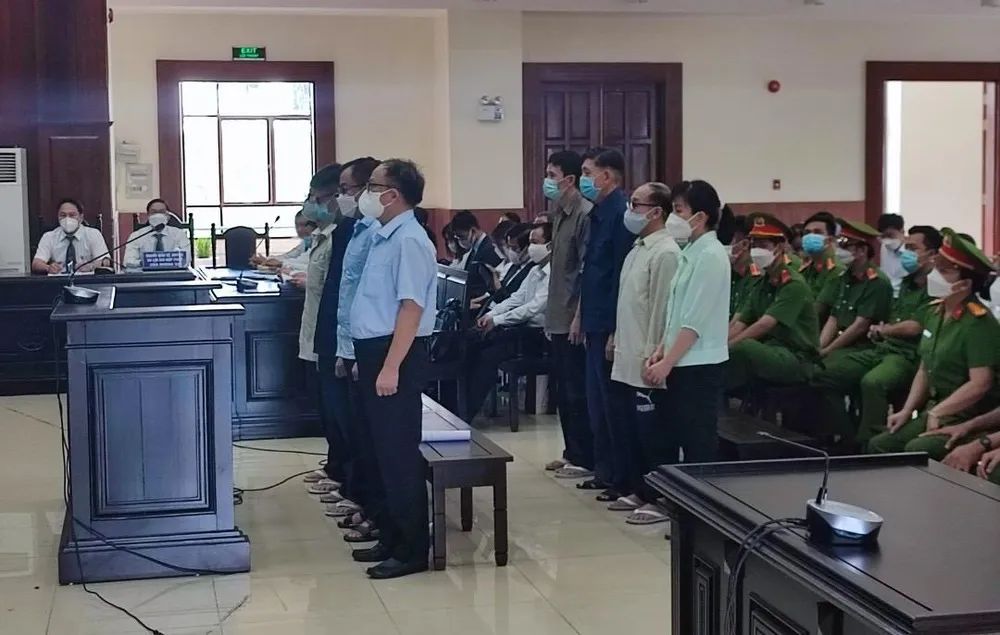 Bị cáo Tất Thành Cang và các bị cáo có đơn kháng cáo tại toà. Ảnh: NGUYỄN THÀNH