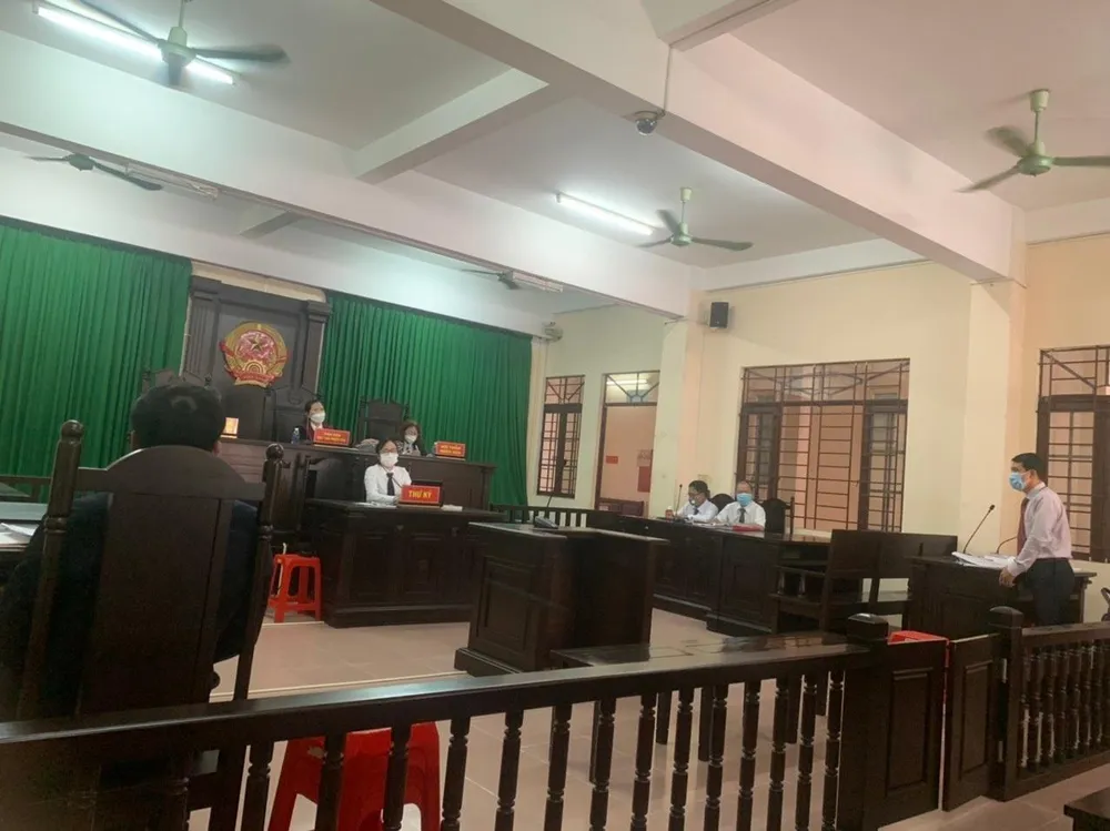 TAND quận 3 tuyên án vụ người lao động kiện ngân hàng đòi hơn 1,9 tỷ tiền lương. Ảnh: TRÚC PHƯƠNG