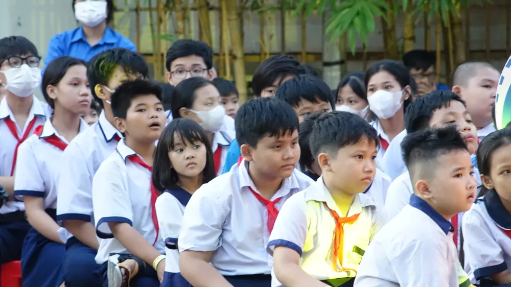 học sinh mồ côi, nghèo hiếu học