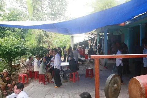 Tình cảnh quẫn bách của cô giáo trẻ cột chặt hai con cùng chết dưới lòng hồ ảnh 1