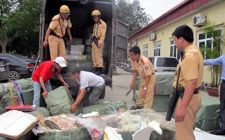 Hiểm họa từ thủy, hải sản “thối” nhập lậu từ Trung Quốc ảnh 2 Bên trong một cơ sở hồi sinh mực thối ở Hà Nội