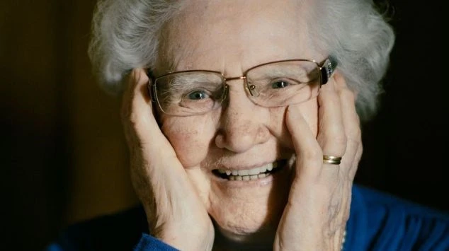 Người giúp việc của Adolf Hitler tiết lộ đời tư trùm phátxít ảnh 2