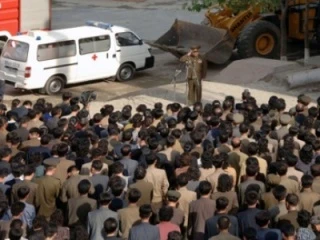 Chung cư 23 tầng bị sập khiến ông Kim Jong-un “đứng ngồi không yên cả đêm, cảm thấy đau đớn” ảnh 1