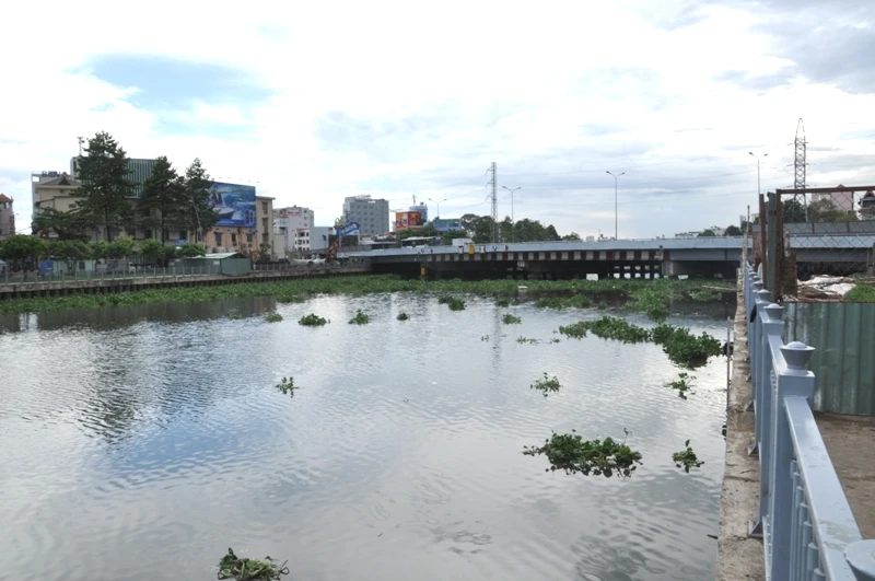 Xác người trương sình trên kênh Nhiêu Lộc - Thị Nghè ảnh 1 Đoạn kênh phát hiện xác nạn nhân