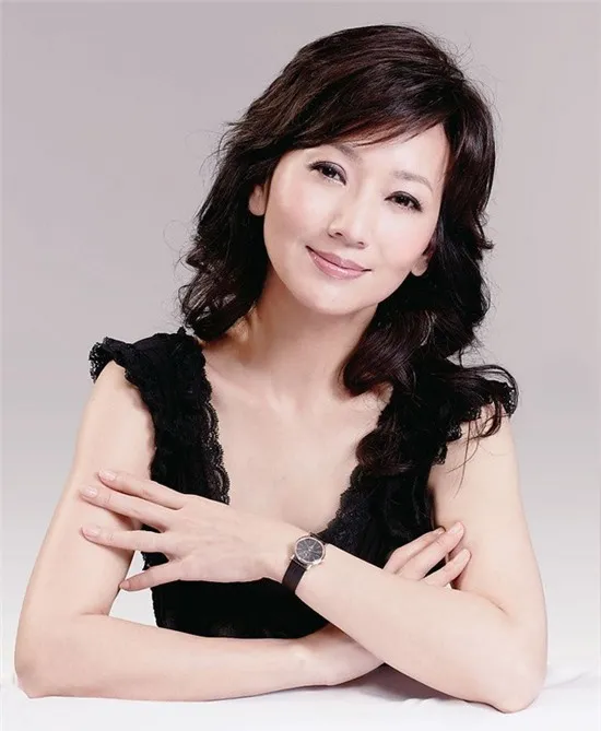 Huỳnh Dịch, ngoại tình, chấn động Huỳnh Dịch, ngoại tình, chấn động