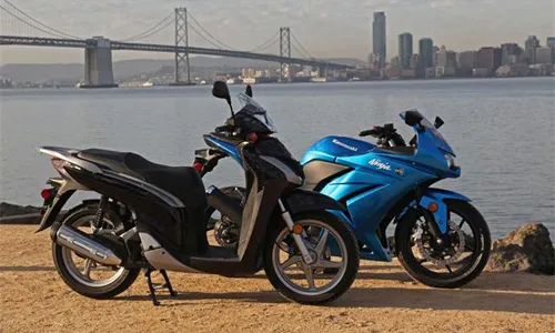 Chọn xe ga hay xe số? 1Scooter-vs-motorcycle-7938-1403581657.j