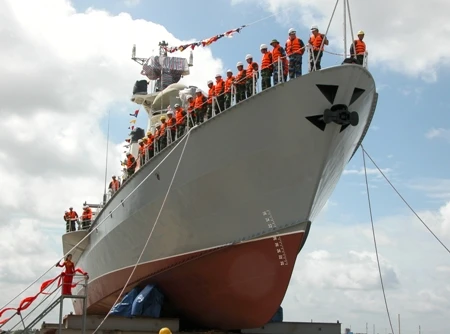 Tàu tên lửa hiện đại được đóng và hạ thủy thành công tại Tổng công ty Ba Son. Tàu tên lửa hiện đại được đóng và hạ thủy thành công tại Tổng công ty Ba Son.