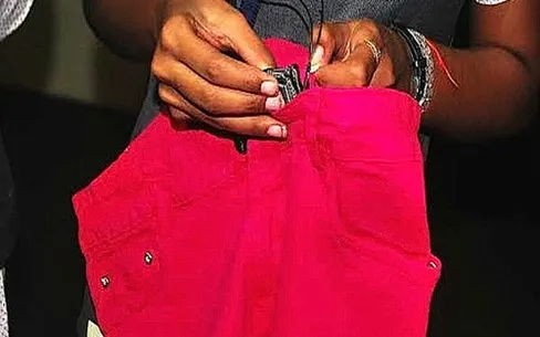 Phụ nữ Ấn Độ thiết kế quần bò chống hiếp dâm ảnh 1 Phụ nữ Ấn Độ thiết kế quần bò chống hiếp dâm ảnh 1