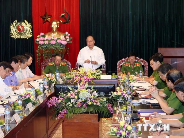 Phó Thủ tướng: Một số cán bộ công an biến chất bảo kê cho tội phạm ảnh 1