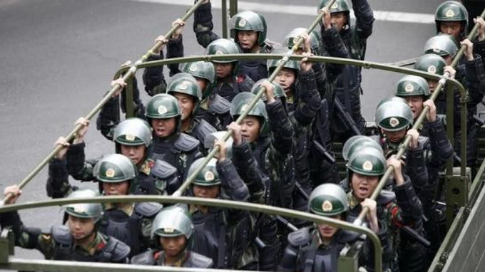 Trung Quốc bỏ tù 32 người truyền tải phim khủng bố bạo lực ảnh 1