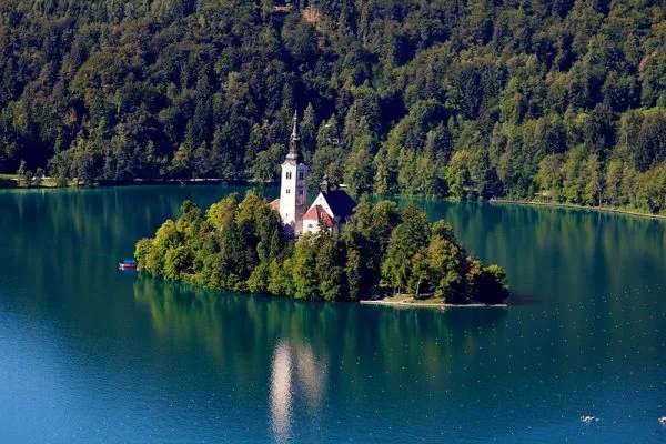 Việt Nam lọt vào Top 20 quốc gia đẹp nhất thế giới ảnh 13 Slovenia là nơi tuyệt vời cho những du khách thích khám phá núi, rừng, hồ, phố cổ...