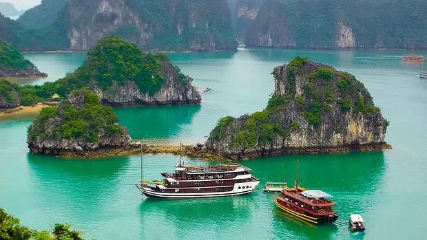 Việt Nam lọt vào Top 20 quốc gia đẹp nhất thế giới ảnh 2 Vịnh Hạ Long