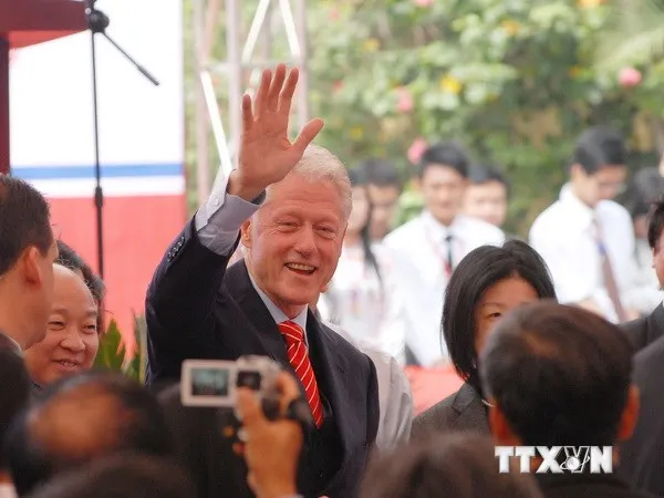 Hôm nay, cựu Tổng thống Mỹ Bill Clinton thăm và làm việc tại Việt Nam ảnh 1 Hôm nay, cựu Tổng thống Mỹ Bill Clinton thăm và làm việc tại Việt Nam ảnh 1