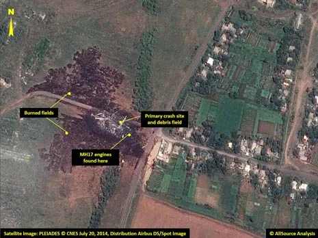 Thảm họa MH17 nhìn từ vệ tinh ảnh 3 Địa điểm rơi thứ hai, nơi phần đuôi của MH17 được tìm thấy, có thể thấy ở các hình bên dưới.