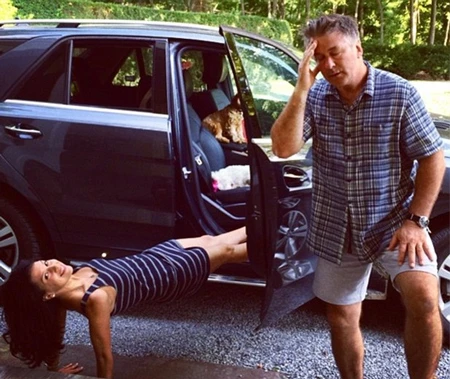 Những bức ảnh tập yoga tuyệt đẹp của vợ sao Hollywood