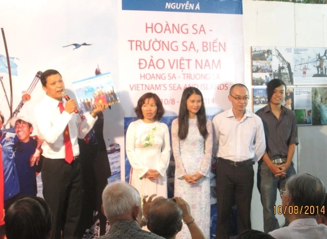 Nguyễn Á ra mắt sách ảnh Hoàng Sa-Trường Sa, biển đảo Việt Nam ảnh 2