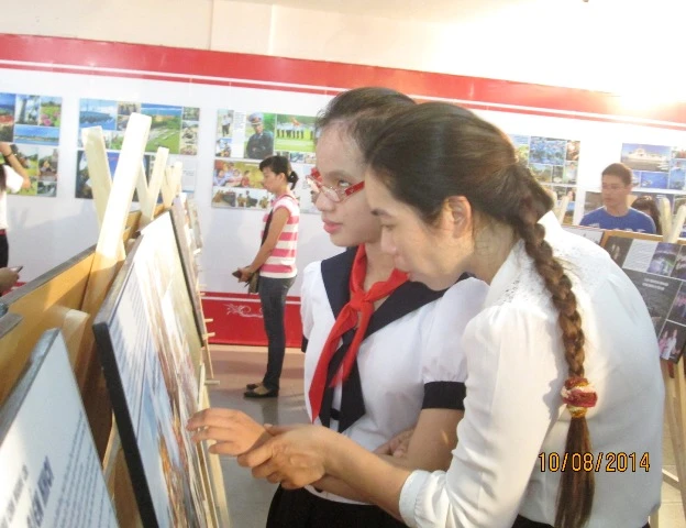 Nguyễn Á ra mắt sách ảnh Hoàng Sa-Trường Sa, biển đảo Việt Nam ảnh 4