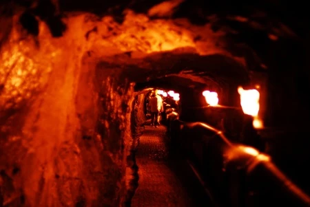 Du khách kéo nhau đến thăm “nơi đáng sợ nhất thế giới” ảnh 8 Hướng dẫn viên đang điểm lại những sự kiện lịch sử chính về cuộc chiến đã xảy ra cho du khách