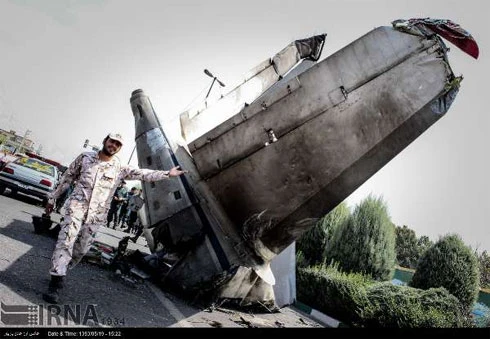 Hình ảnh thảm khốc hiện trường vụ rơi máy bay Iran-140 ảnh 9