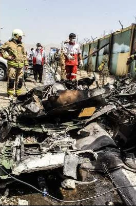 Hình ảnh thảm khốc hiện trường vụ rơi máy bay Iran-140 ảnh 8