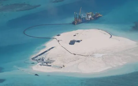 Trung Quốc lần đầu tiên ra sách “lý giải” đường 9 đoạn phi lý ảnh 1