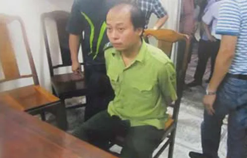 Lê Đức Hải bị bắt quả tang khi đang nhận hối lộ 100 triệu đồng ngay tại trụ sở. AC-6417-1407991499.jpg