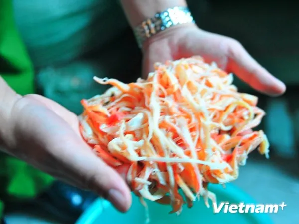 Bắt giữ gần hai tấn mực khô TQ đốt thì khét lẹt, ngâm nước lại co dãn như cao su ảnh 1