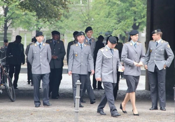 Hơn 10% học sinh Đức muốn vào quân đội ảnh 1