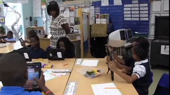 Mỹ: Vì sao Los Angeles ngưng trang bị iPad cho học sinh? ảnh 1 Mỹ: Vì sao Los Angeles ngưng trang bị iPad cho học sinh? ảnh 1