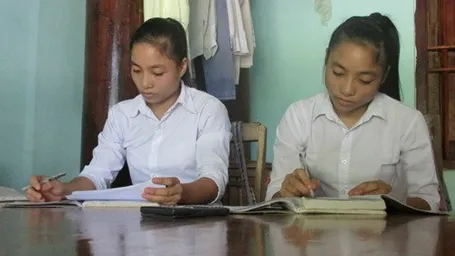 Chị em song sinh đỗ thủ khoa, á khoa đại học