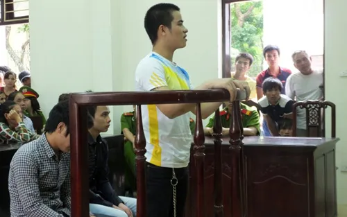 'Khoe chiến tích' hiếp dâm tập thể nữ sinh trúng... anh trai nạn nhân ảnh 1