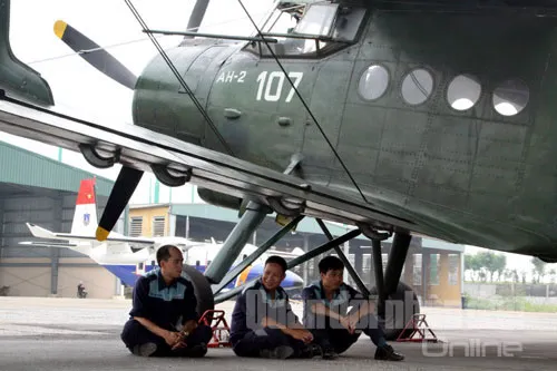 Chùm ảnh: Lính kỹ thuật chuẩn bị... thả 'chim sắt' lên trời ảnh 15