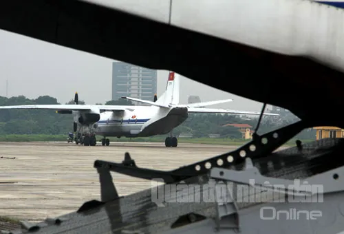 Chùm ảnh: Lính kỹ thuật chuẩn bị... thả 'chim sắt' lên trời ảnh 5