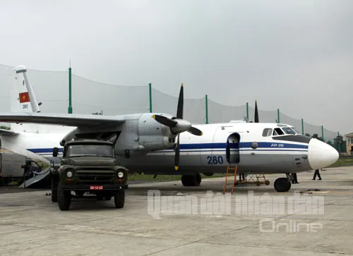 Chùm ảnh: Lính kỹ thuật chuẩn bị... thả 'chim sắt' lên trời ảnh 2