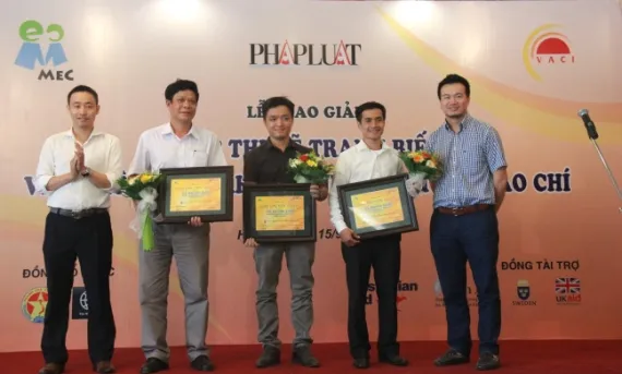 Những bức tranh biếm chích trúng 'tử huyệt' của tham nhũng ảnh 13