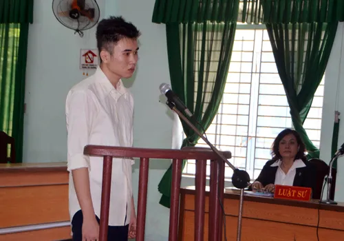 Bị cáo Tú trước vàng móng ngựa. Ảnh:V.T AnhBiCao-8209-1411196586.jpg