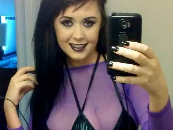 Chi 20.000 USD để cấy ghép bầu ngực thứ 3 vì... chán hẹn hò đàn ông ảnh 1