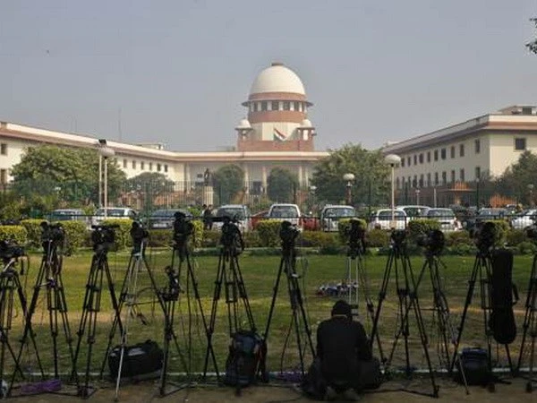 Nữ luật sư tự tử tại tòa sau khi tố bị người thân hãm hiếp ảnh 1