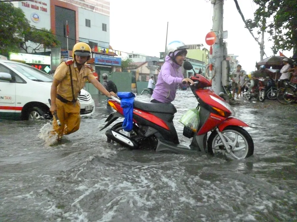 TP.HCM: Hình ảnh đẹp của anh CSGT ảnh 4