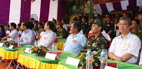 Các đại biểu dự và chỉ đạo cuộc diễn tập. Lực lượng cảnh sát 113 Công an tỉnh Hưng Yên triển khai đội hình "chiến đấu". Tiếp đó là đội hình của lực lượng cảnh sát cơ động. Triển khai đội hình từ trên cao. Trinh sát đặc nhiệm trấn áp "khủng bố" vòng ngoài. Những phần tử khủng bốbị khống chế. Tình huống cháy nổ được đặt ra... Lực lượng Cảnh sát Phòng cháy, chữa cháy cũng có mặt kịp thời để xử trí tình huống. Các đại biểu dự và chỉ đạo cuộc diễn tập. Lực lượng cảnh sát 113 Công an tỉnh Hưng Yên triển khai đội hình "chiến đấu". Tiếp đó là đội hình của lực lượng cảnh sát cơ động. Triển khai đội hình từ trên cao. Trinh sát đặc nhiệm trấn áp "khủng bố" vòng ngoài. Những phần tử khủng bốbị khống chế. Tình huống cháy nổ được đặt ra... Lực lượng Cảnh sát Phòng cháy, chữa cháy cũng có mặt kịp thời để xử trí tình huống.