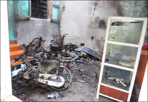 'Ngáo đá' châm lửa đốt nhà, dí dao vào cổ con trai dọa giết ảnh 1