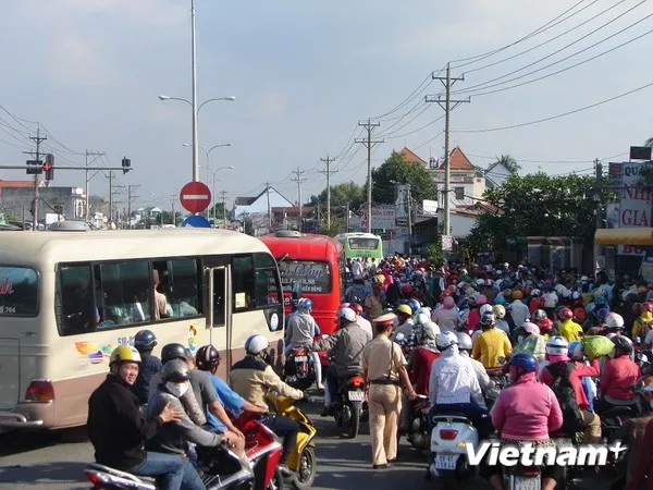 Bình Dương tung lực lượng bảo đảm an toàn cho du khách rời Đại Nam ảnh 2