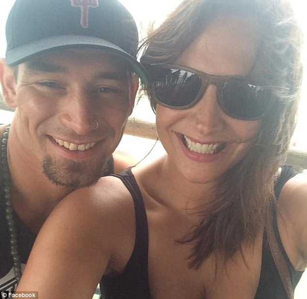 Cánh quạt máy bay đâm xuyên cabin, nữ hành khách thoát chết ảnh 3