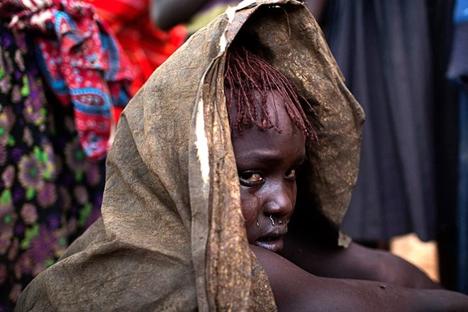 Hãi hùng nghi lễ trưởng thành đẫm máu của các bé gái châu Phi ảnh 8